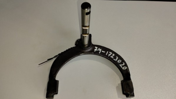 Вилка реверс редуктора — 1
