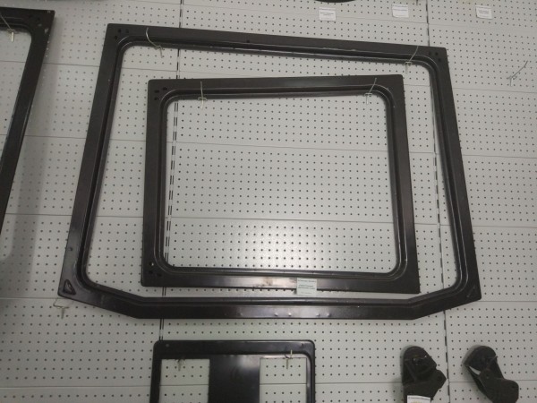 Рамка окна кабины задняя (пустая, большая) — 1