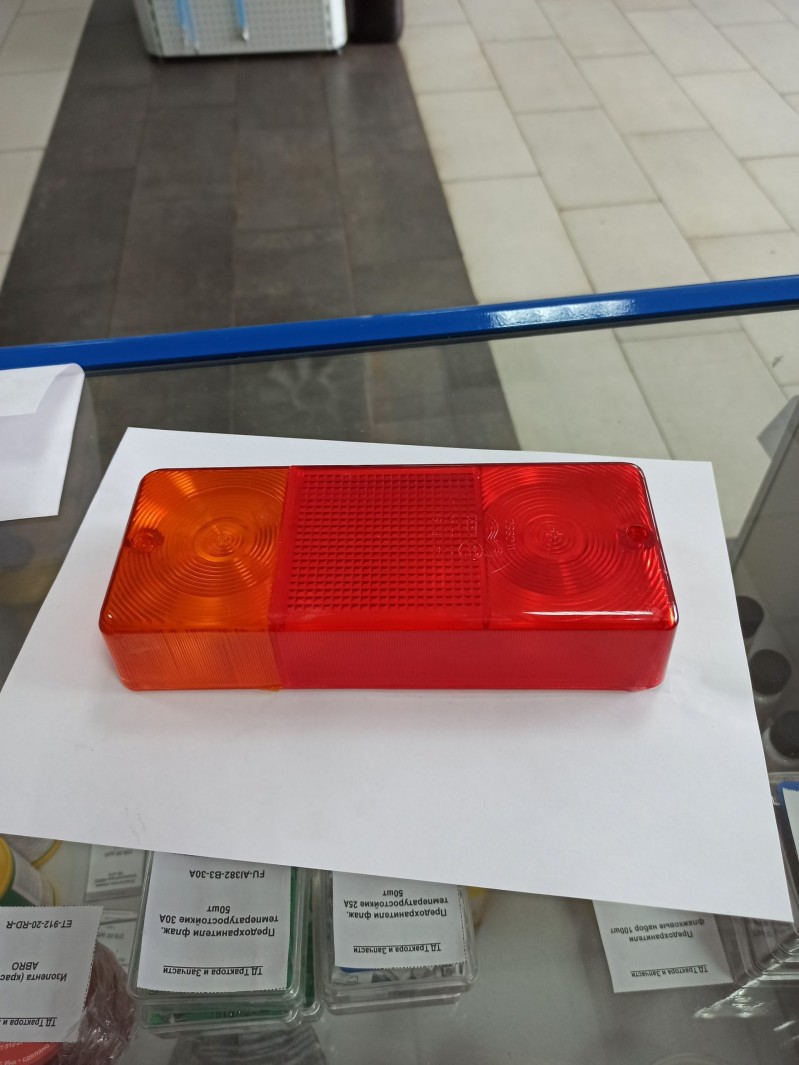 Стекло переднего фонаря Ф-402 (пластмас.) — 2