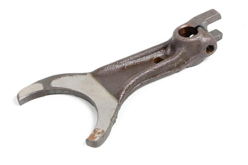 Вилка вала пониженных передач КПП МТЗ-1221 — 2